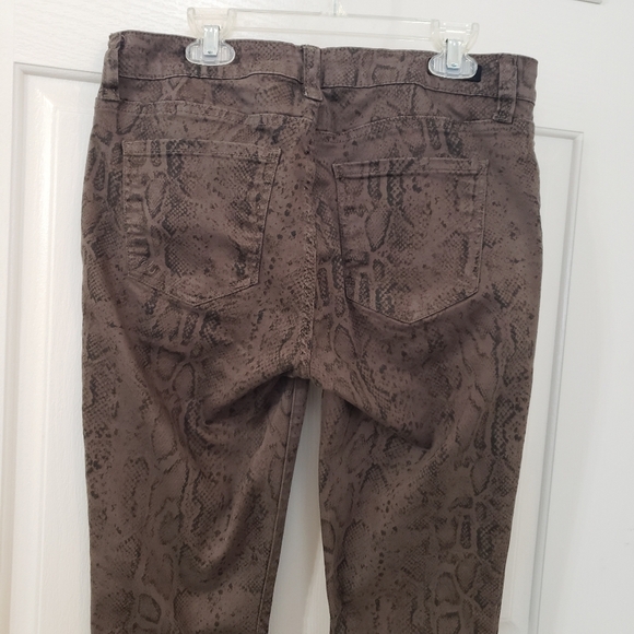Kut From the Kloth Olive Brown Snake Print Ankle Skinny Jeans - Picture 4 of 9